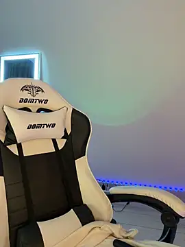 julia fly online show from 25, 3, 2026