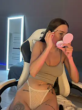 Snapshot of julia_fly chatting on 22, 6, 2026 julia fly online show from 22, 6, 2026
