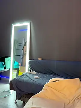 julia fly online show from 2, 12, 2025