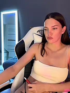 julia fly online show from 23, 9, 2025