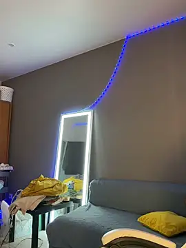 julia fly online show from 20, 2, 2026