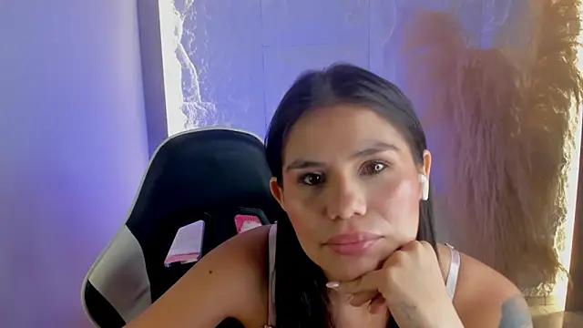 dominique25  online show from 15, 5, 2026