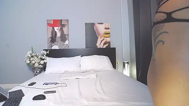 Hotbeebee online show from 25, 2, 2025