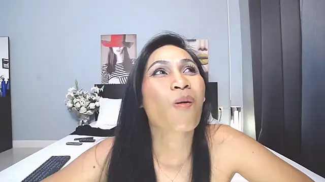 Hotbeebee online show from 26, 2, 2025