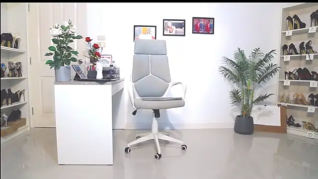 Hotbeebee online show from 9, 3, 2025