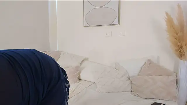 ZOEGARNER01 online show from 17, 12, 2025