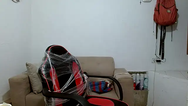 Snapshot of angelamarie1 chatting on 16, 12, 2025 angelamarie1 online show from 16, 12, 2025