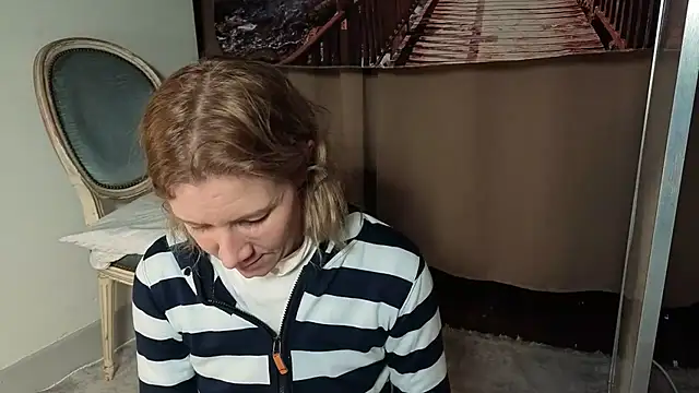 Snapshot of Lola_Belgium chatting on 27, 4, 2026 Lola Belgium online show from 27, 4, 2026
