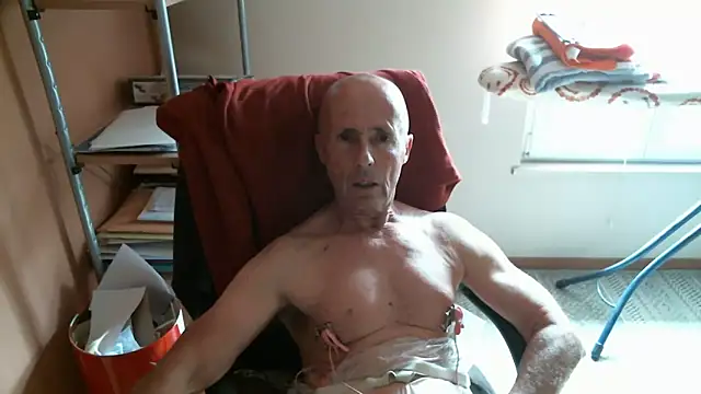 Snapshot of olibrius71 chatting on 10, 4, 2026 olibrius71 online show from 10, 4, 2026