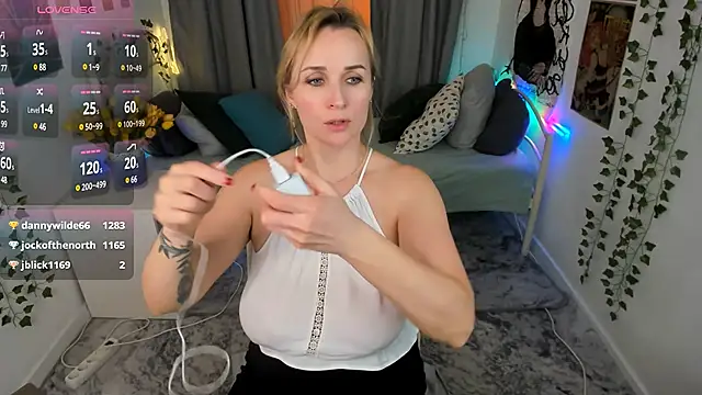 Karinella x online show from 10, 3, 2025