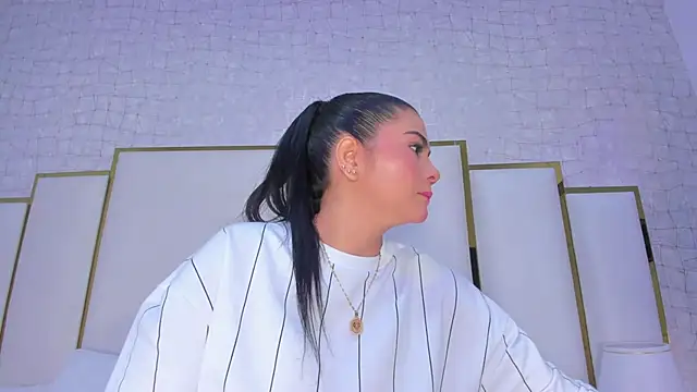 Snapshot of paola_rodriguez chatting on 11, 11, 2025 paola rodriguez online show from 11, 11, 2025