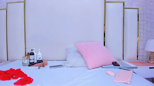 Snapshot of paola_rodriguez chatting on 18, 11, 2025 paola rodriguez online show from 18, 11, 2025