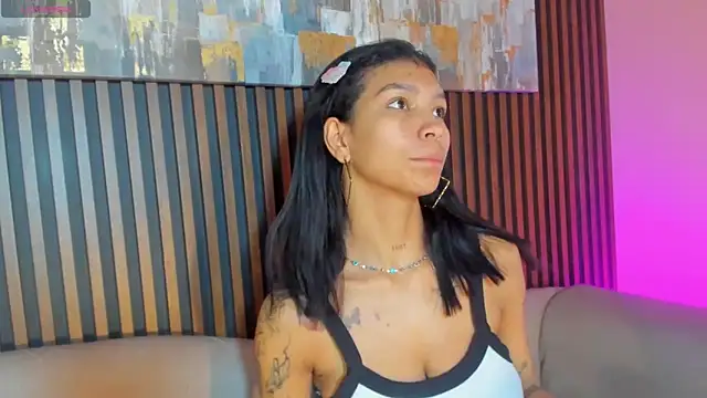 LauraAristizabal online show from 14, 12, 2025