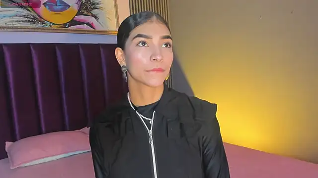 Snapshot of LauraAristizabal chatting on 10, 6, 2026 LauraAristizabal online show from 10, 6, 2026