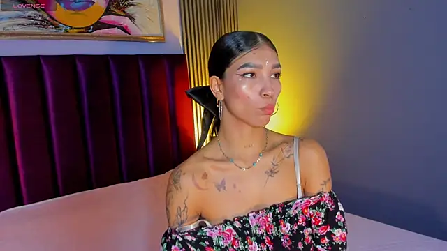 LauraAristizabal online show from 14, 4, 2026