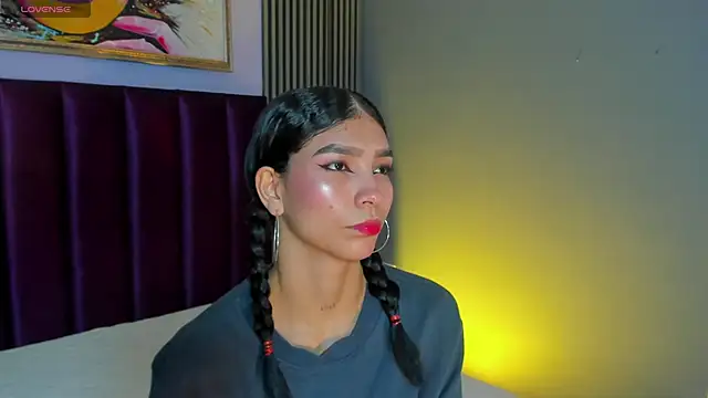 LauraAristizabal online show from 25, 4, 2026