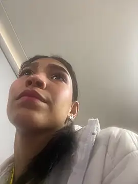 LauraAristizabal online show from 16, 4, 2026