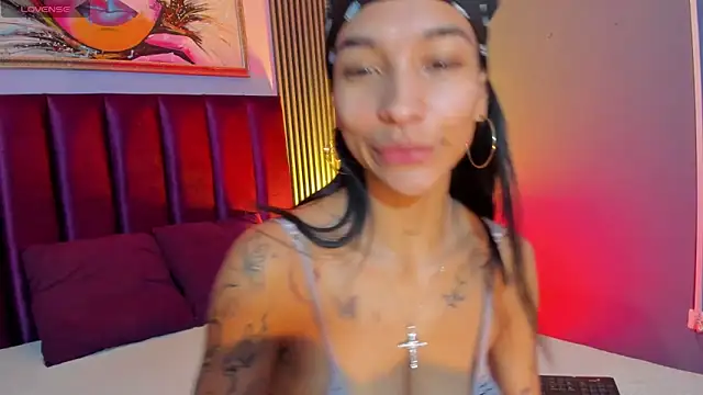 LauraAristizabal online show from 8, 3, 2026