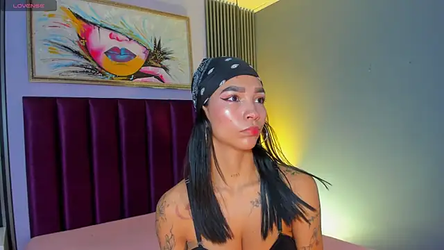 LauraAristizabal online show from 4, 4, 2026