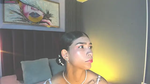 LauraAristizabal online show from 28, 4, 2026