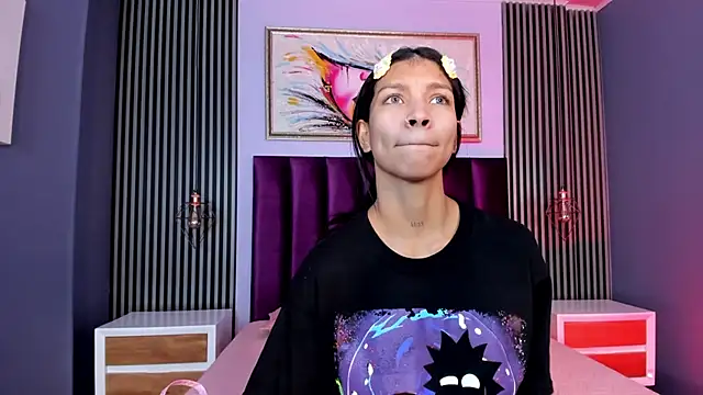 Snapshot of LauraAristizabal chatting on 12, 3, 2025 LauraAristizabal online show from 12, 3, 2025