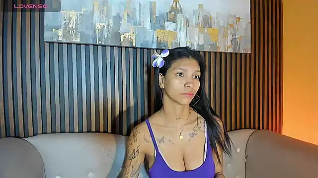 Snapshot of LauraAristizabal chatting on 30, 9, 2025 LauraAristizabal online show from 30, 9, 2025