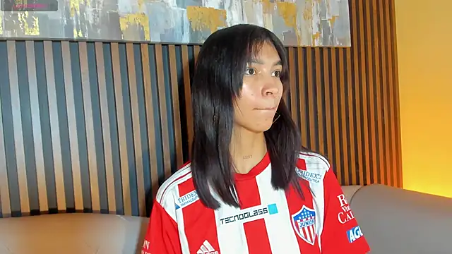 LauraAristizabal online show from 16, 12, 2025