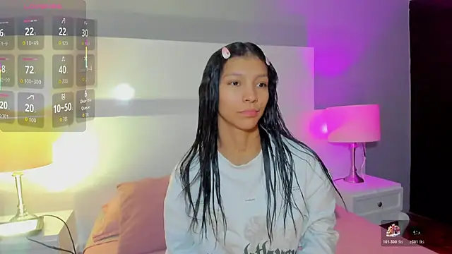 Snapshot of LauraAristizabal chatting on 5, 11, 2025 LauraAristizabal online show from 5, 11, 2025