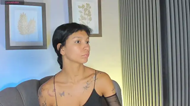 Snapshot of LauraAristizabal chatting on 2, 11, 2025 LauraAristizabal online show from 2, 11, 2025