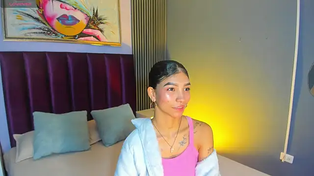LauraAristizabal online show from 24, 4, 2026