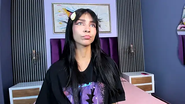 Snapshot of LauraAristizabal chatting on 12, 3, 2025 LauraAristizabal online show from 12, 3, 2025