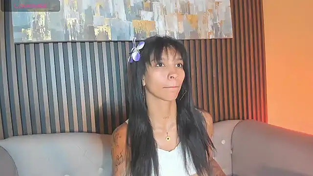 Snapshot of LauraAristizabal chatting on 3, 10, 2025 LauraAristizabal online show from 3, 10, 2025