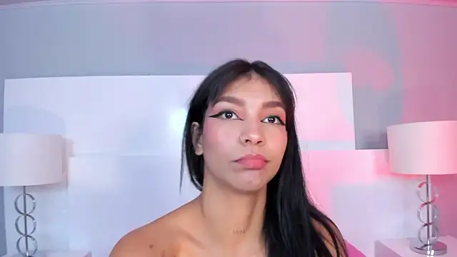 Snapshot of LauraAristizabal chatting on 15, 3, 2025 LauraAristizabal online show from 15, 3, 2025