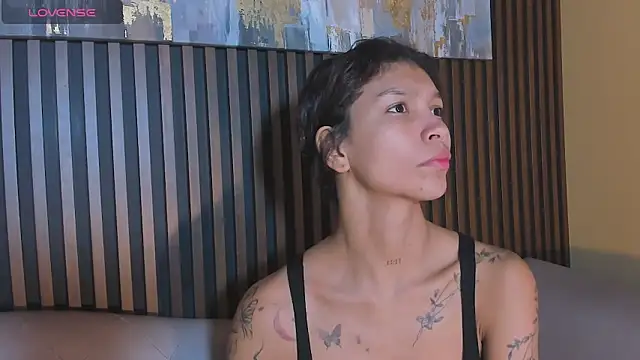 Snapshot of LauraAristizabal chatting on 19, 9, 2025 LauraAristizabal online show from 19, 9, 2025