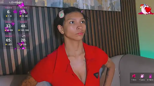 Snapshot of LauraAristizabal chatting on 9, 10, 2025 LauraAristizabal online show from 9, 10, 2025