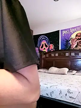 Snapshot of MINI_Petite chatting on 8, 9, 2025 MINI Petite online show from 8, 9, 2025