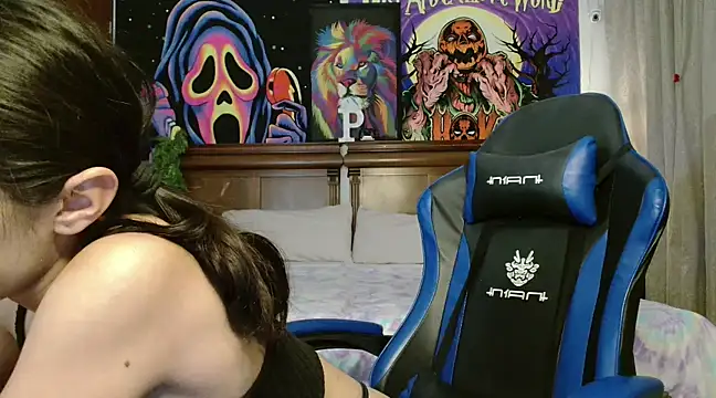 Snapshot of MINI_Petite chatting on 15, 2, 2025 MINI Petite online show from 15, 2, 2025