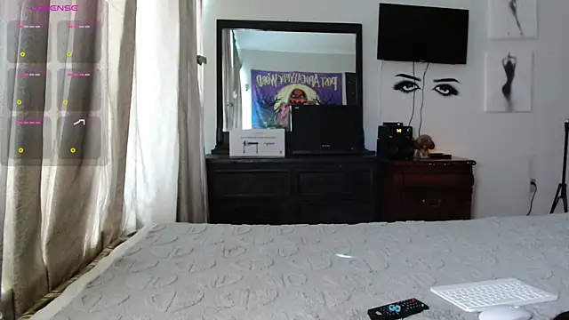 Snapshot of MINI_Petite chatting on 12, 10, 2025 MINI Petite online show from 12, 10, 2025