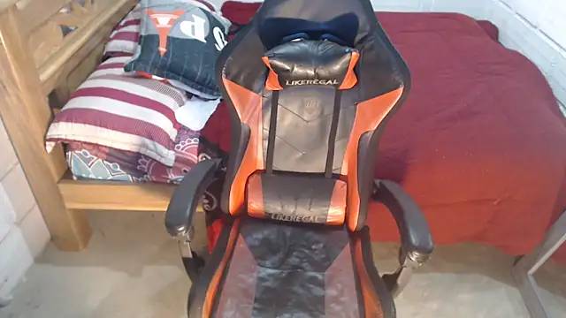 sexyjustin202 online show from 10, 10, 2025