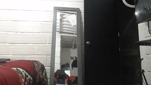 sexyjustin202 online show from 5, 10, 2025