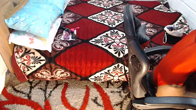 sexyjustin202 online show from 5, 3, 2026