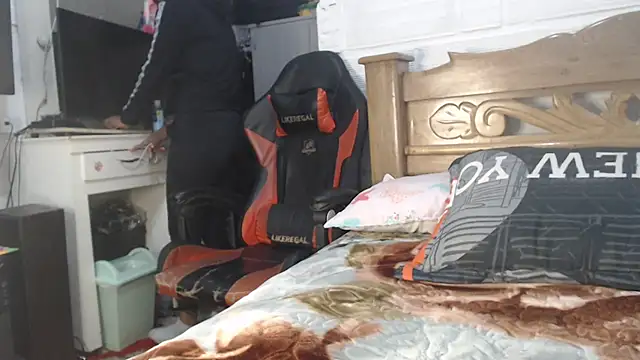 sexyjustin202 online show from 20, 9, 2025