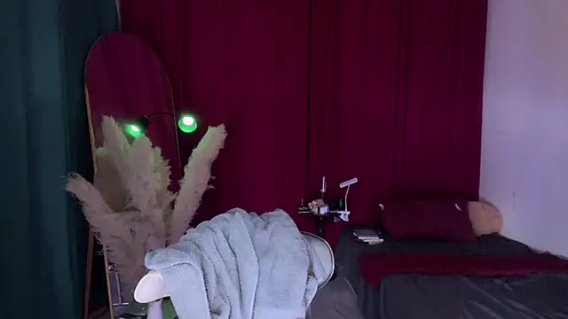 Snapshot of alaia-EDP chatting on 17, 11, 2025 alaia-EDP online show from 17, 11, 2025