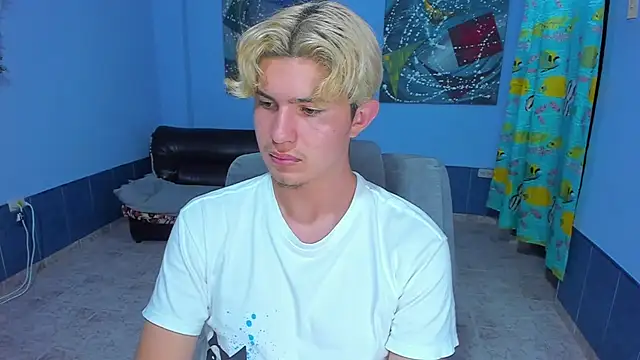 Snapshot of patrik_027 chatting on 28, 10, 2025 patrik 027 online show from 28, 10, 2025