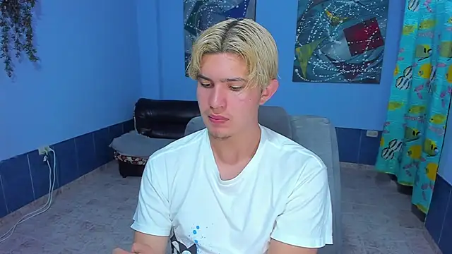 Snapshot of patrik_027 chatting on 27, 10, 2025 patrik 027 online show from 27, 10, 2025