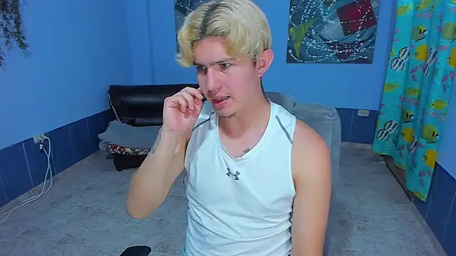 Snapshot of patrik_027 chatting on 4, 11, 2025 patrik 027 online show from 4, 11, 2025