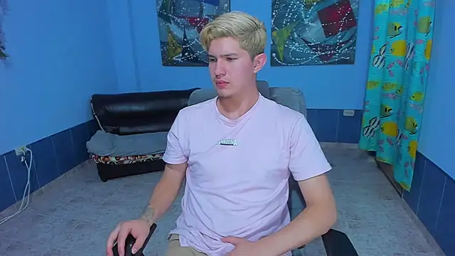 Snapshot of patrik_027 chatting on 13, 10, 2025 patrik 027 online show from 13, 10, 2025