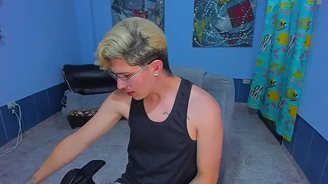 Snapshot of patrik_027 chatting on 23, 11, 2025 patrik 027 online show from 23, 11, 2025