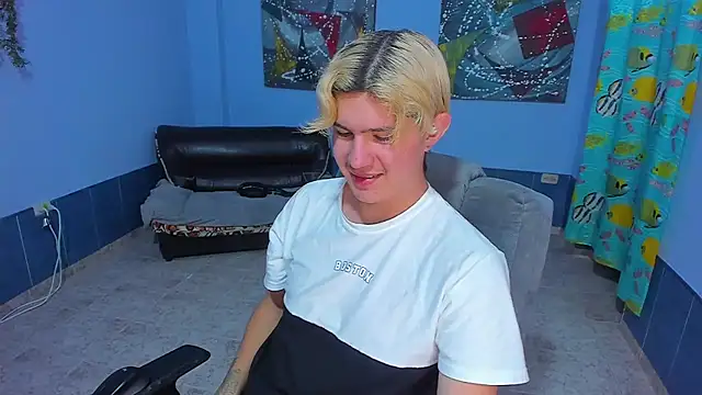 Snapshot of patrik_027 chatting on 21, 11, 2025 patrik 027 online show from 21, 11, 2025