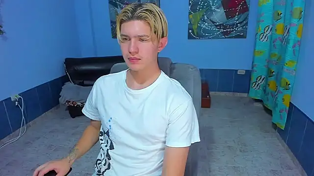 Snapshot of patrik_027 chatting on 14, 11, 2025 patrik 027 online show from 14, 11, 2025